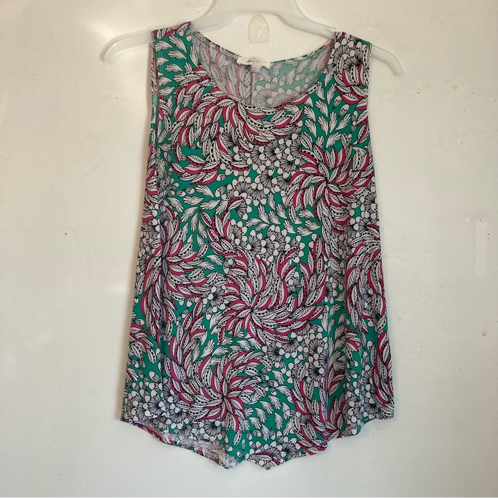 Rue Juju size M Floral leaf Sleeveless Top with curved hem -Pink and Green